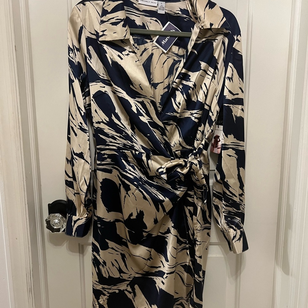 Beautiful collared cocktail dress.  Ties at waist. Unique, flattering.